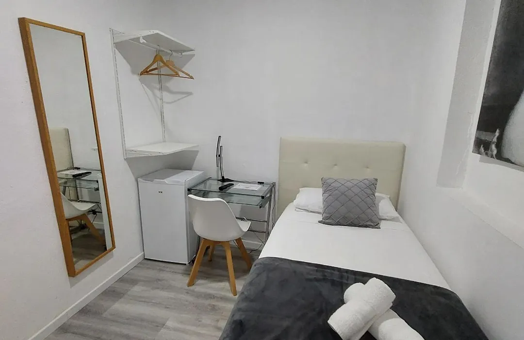 Habitación cerca centro de Madrid-1